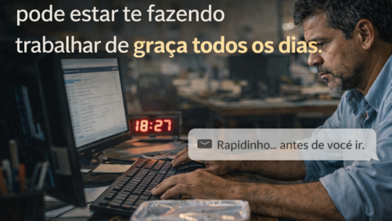 Homem brasileiro trabalhando no computador após o horário, com expressão cansada, enquanto um relógio marca 18:27 e uma mensagem pede para ele fazer algo antes de ir embora.