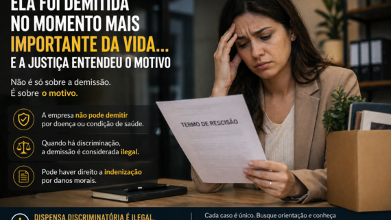 Mulher trabalhadora sentada em ambiente simples, segurando documentos médicos enquanto observa uma mensagem de demissão no celular, com expressão de choque e preocupação.